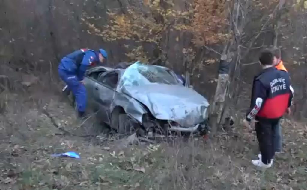 KÜTAHYA’DA OTOMOBİL ŞARAMPOLE YUVARLANDI