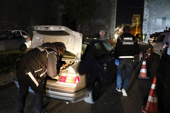 DİYARBAKIR’DA NARKOTİK UYGULAMASI