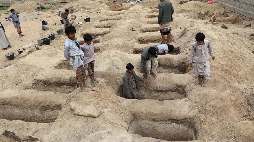YEMEN’DE AKAN KAN DURMUYOR. 10 DAKİKADA BİR ÇOCUK ÖLÜYOR