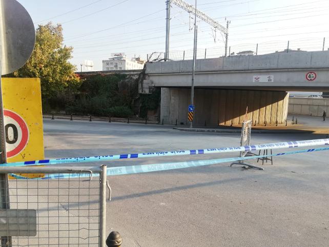 ANKARA ADLİYESİ ÖNÜNDE ŞÜPHELİ PAKET PANİĞİ