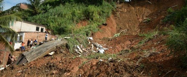 BREZİLYA’DA TOPRAK KAYMASI: 5 ÖLÜ, 11 YARALI