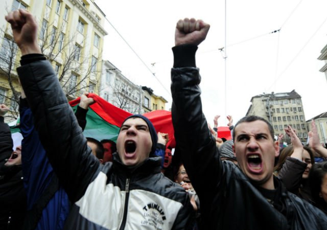 BULGARİSTAN’DA AKARYAKIT ZAMMINA SERT TEPKİ!