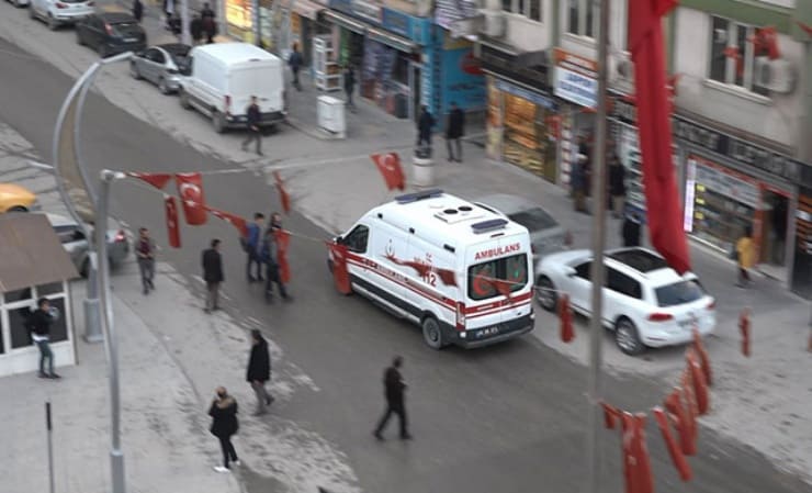 SALDIRI SONUCU 3 İŞÇİ YARALANDI