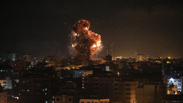HAMAS, İSRAİL SALDIRISINA 200  ROKETLE KARŞILIK VERDİ