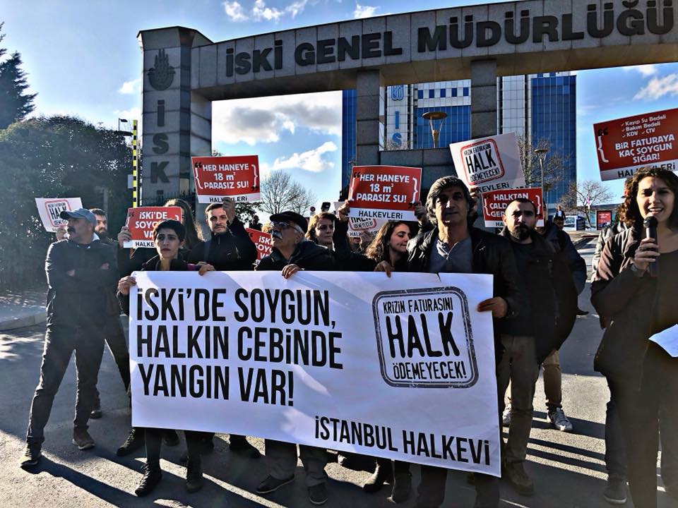 HALKEVLERİ, YOLSUZLUĞU BELGELENEN İSKİ’NİN ÖNÜNDEYDİ ”ÇALDIKLARINIZI GERİ VERİN!”