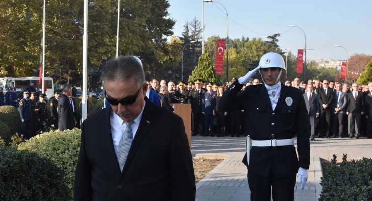 10 KASIM TÖRENİ GECİKİNCE VALİ:  KİMİN İHMALİ VARSA  GÖREVDEN ALIN TALİMATI VERDİ