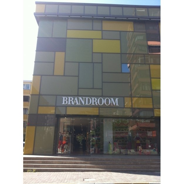 LÜKS GİYİM MAĞAZASI BRANDROOM BAĞDAT CADDESİ’NDEN ÇIKTI