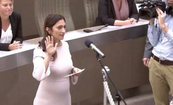 Zuhal Demir Belçika Meclisi'nde yemin ederken...
