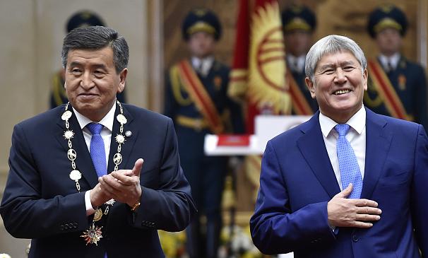 2017'de yapılan seçimde Atambayev'in desteğini alarak seçilen Ceenbekov ile Atambayev