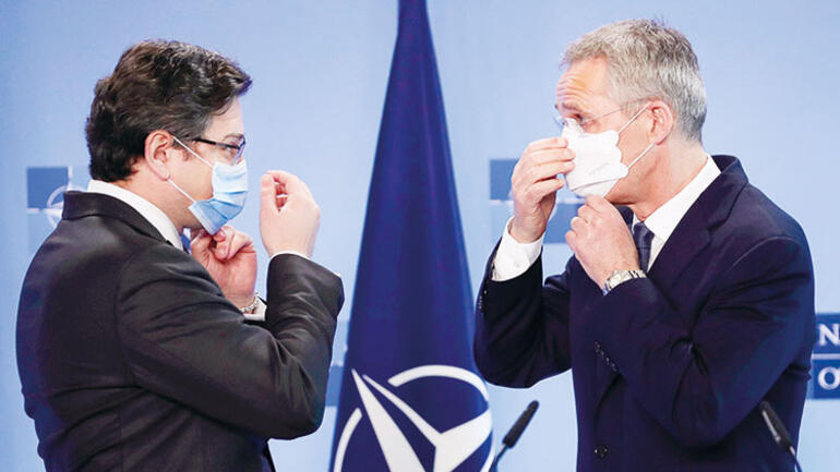 Dmytro Kuleba ile Jens Stoltenberg