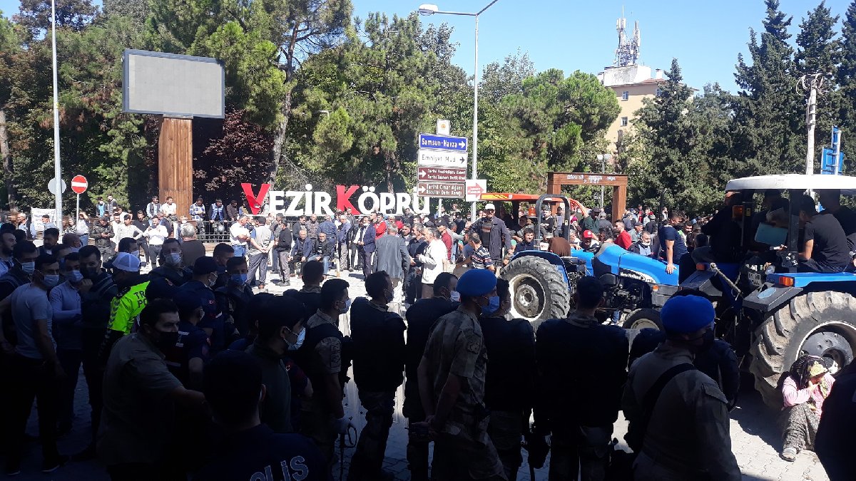 Çok sayıda polis geldi.