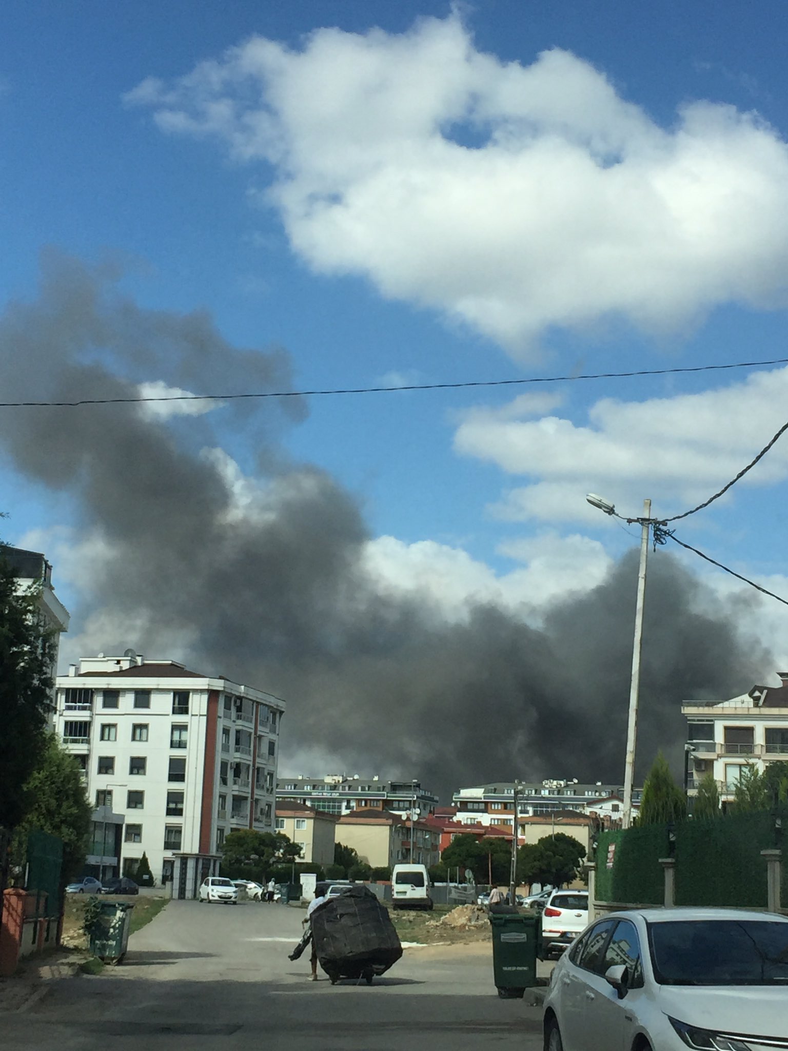Tuzla'da Ambalaj Fabrikası Yanıyor