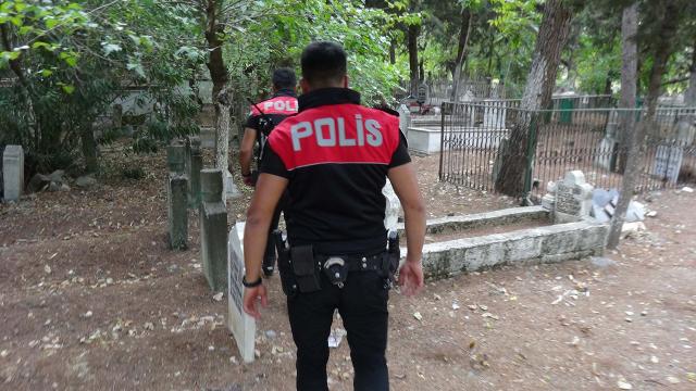 Adıyaman'da Lise Öğrencileri, Vücudu Toprağa Gömülü Bebek Buldu