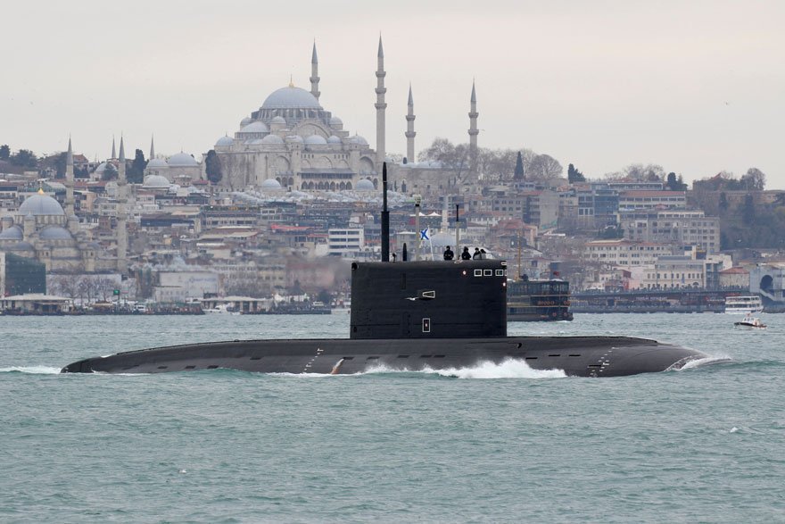 Bu tür denizaltılarda gemi savar füze ve mayın sistemi de bulunuyor.