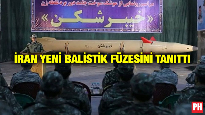 İran Yeni Balistik Füzesini Tanıttı