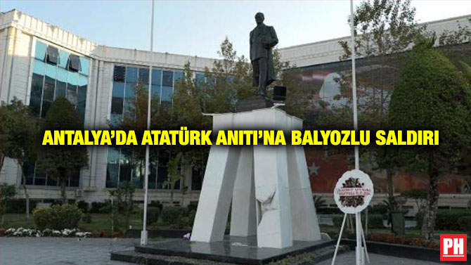 Antalya’da Atatürk Anıtı’na Balyozlu Saldırı