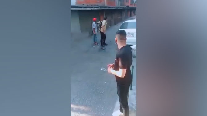 Tabancayı Beline Koyup Poz Verdi: O Pakistanlı Kaçak Yakaladı